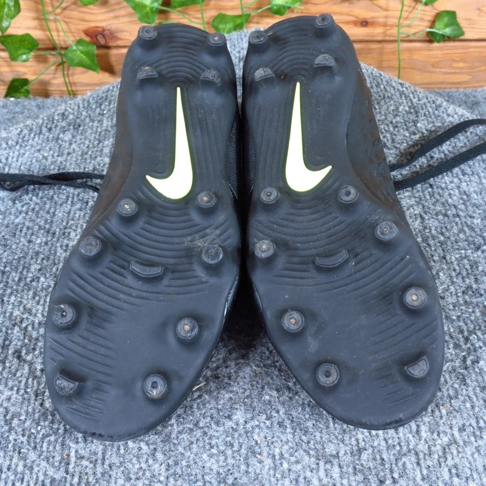 Nike Tiempo Legend 8 Club Kids Soccer Cleats Size 5.5Y Athletic Black Volt
